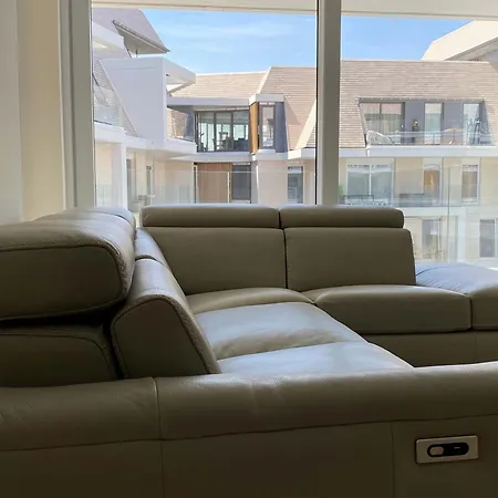 Huswell - Family-friendly In With Shared Summer Pool *