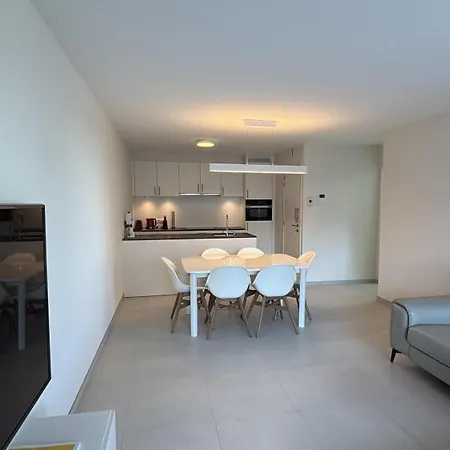Huswell - Family-friendly In With Shared Summer Pool 니우포르트