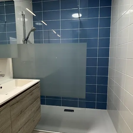 Huswell - Family-friendly In With Shared Summer Pool
